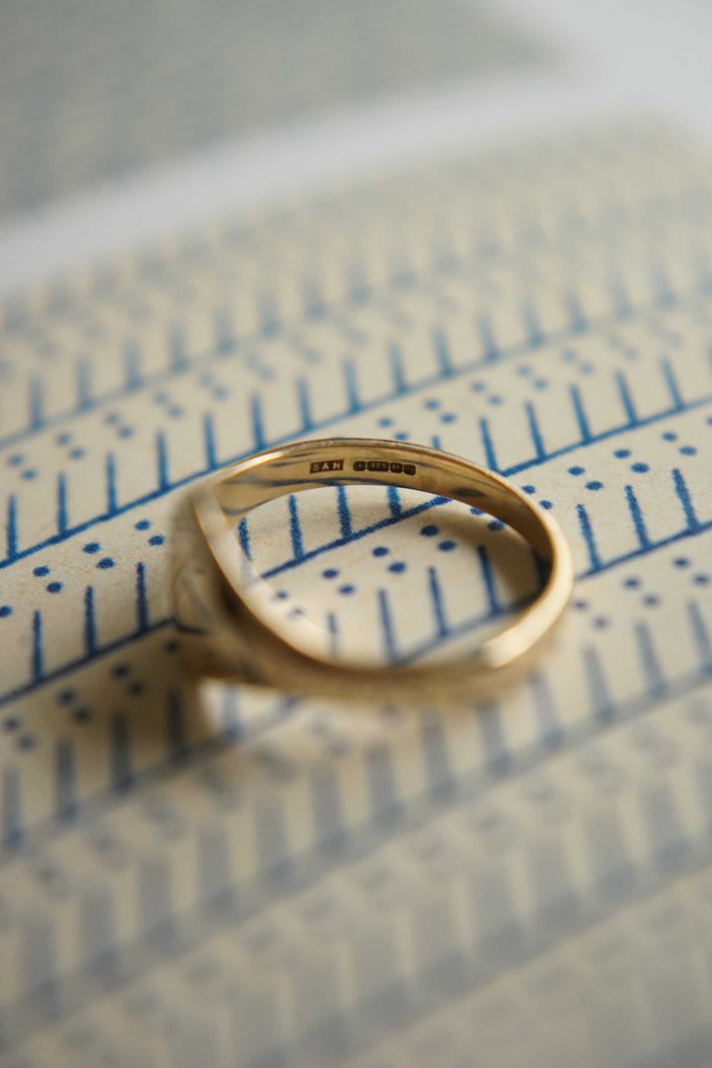 1998 Birmingham "SAH” 9ct Gold Classic Signet Ring